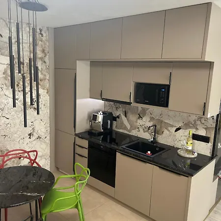 Alfa Free Garage Parking Ac Near Center *