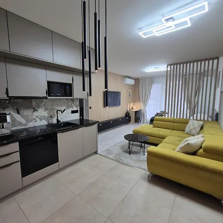 Apartment Alfa Free Garage Parking Ac Near Center